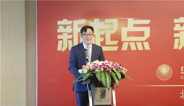 1603331091756354.jpg 2018年,張宗韜在第一次臨時股東大會上代表華農(nóng)經(jīng)營團隊回顧華農(nóng)近三年的發(fā)展.jpg